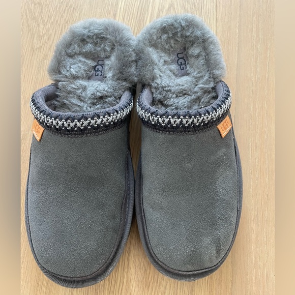 UGG Other - Men's UGG Slippers Size 7 Worn Once Like New